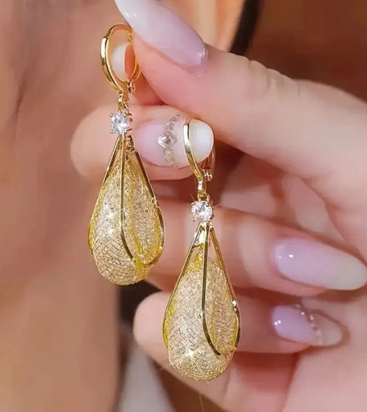 Gold Mesh Water Drop Earrings – Elegant Rhinestone Dangle Jewelry