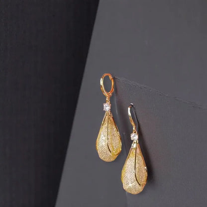 Gold Mesh Water Drop Earrings – Elegant Rhinestone Dangle Jewelry