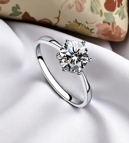 Elegant Adjustable Zirconia Six-Claw Ring – Silver Tone
