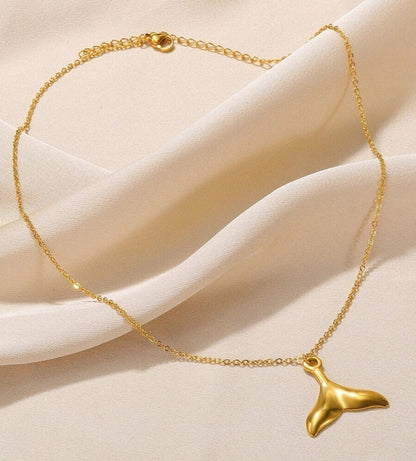 18K Gold Mermaid Tail Bracelet – Elegant Ocean-Inspired Jewelry